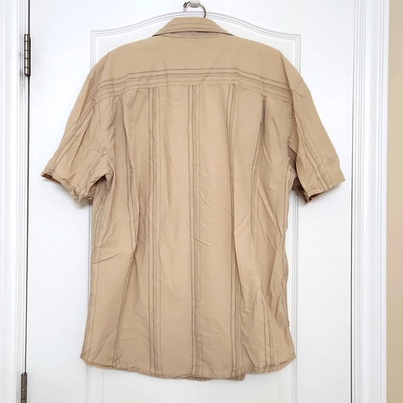 Gap men's short-sleeved button down shirt, sz XL - Picture 3 of 6